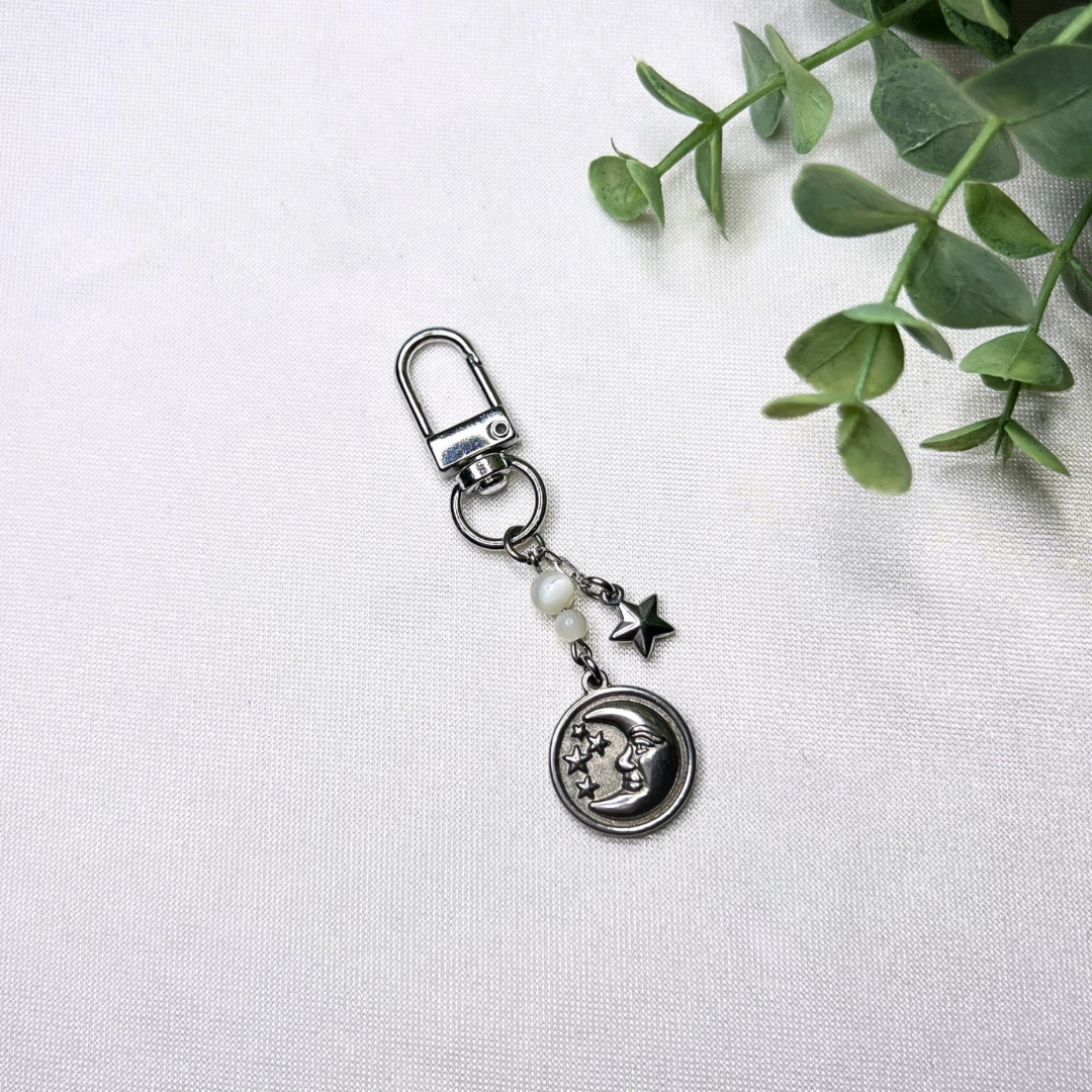 the moon |  anhänger