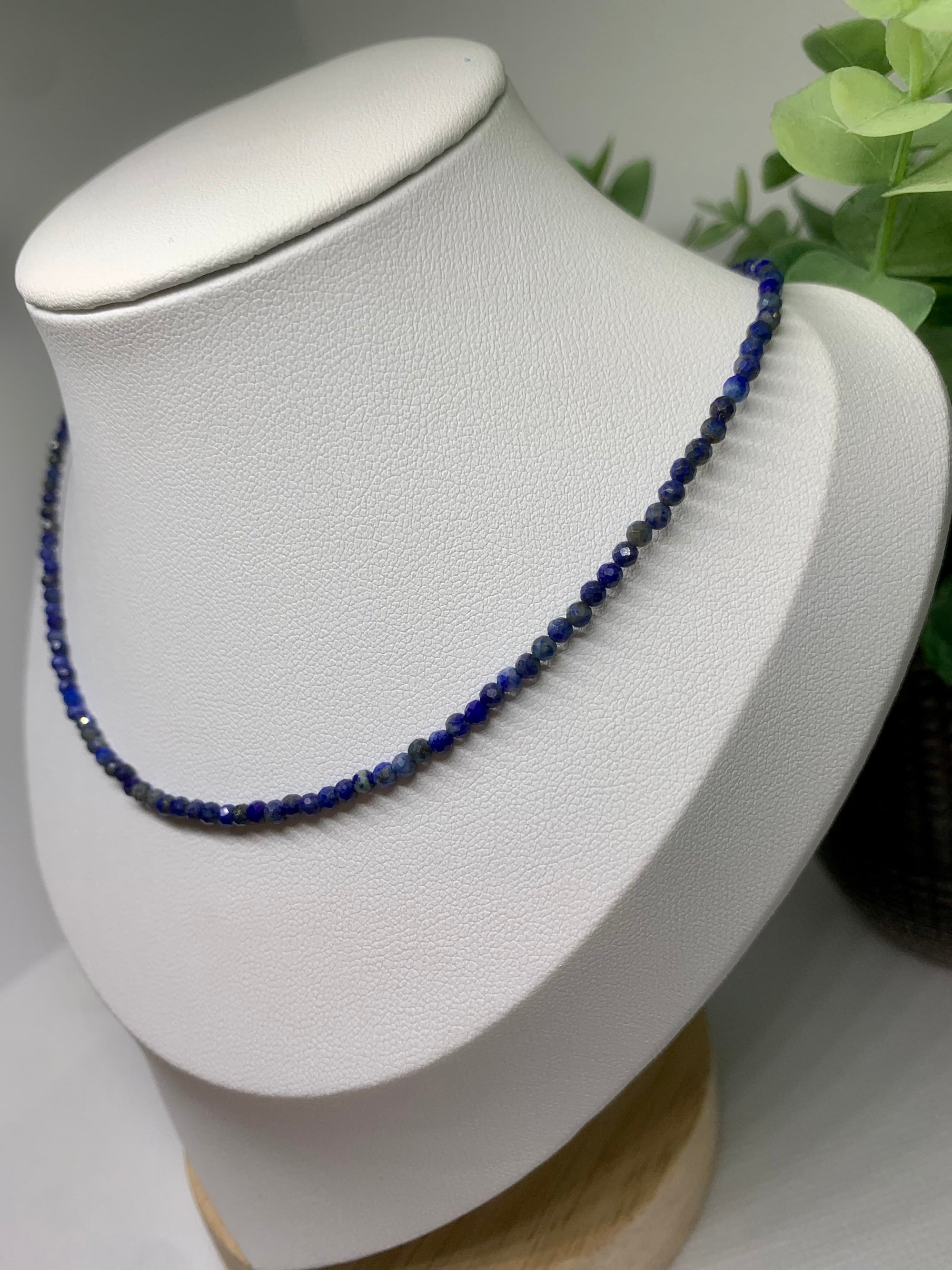 facettierte lapis lazuli kette
