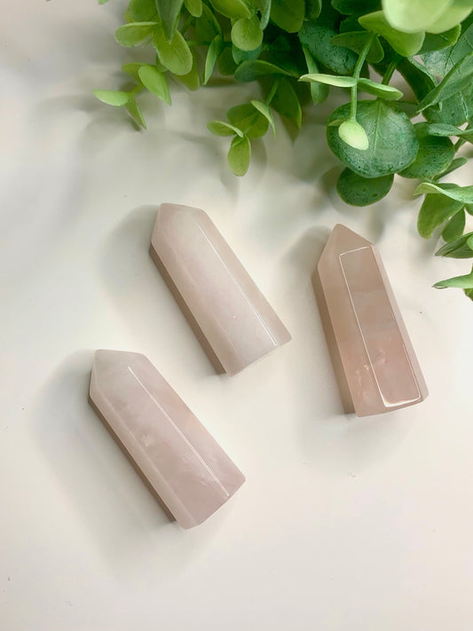 rosenquartz turm (klein)